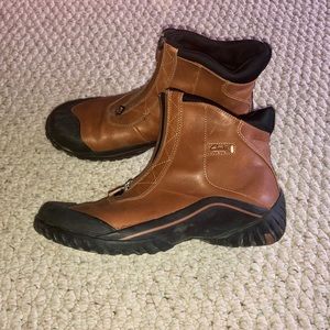 Clarks Muckers Low Zip Waterproof Boots Size 9